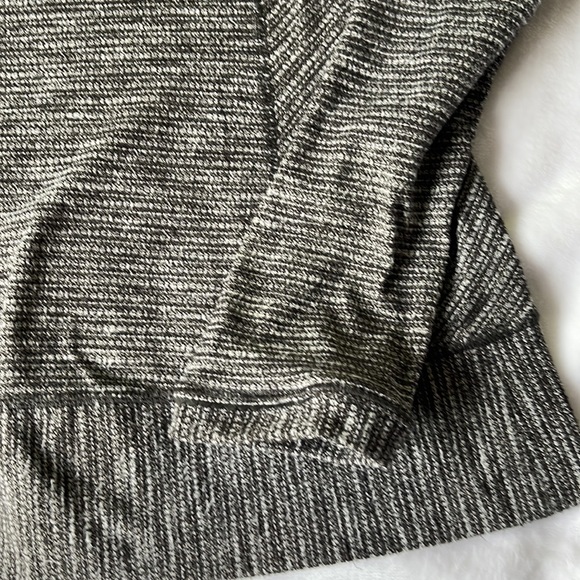 Lululemon long sleeve shirt. - Picture 4 of 6